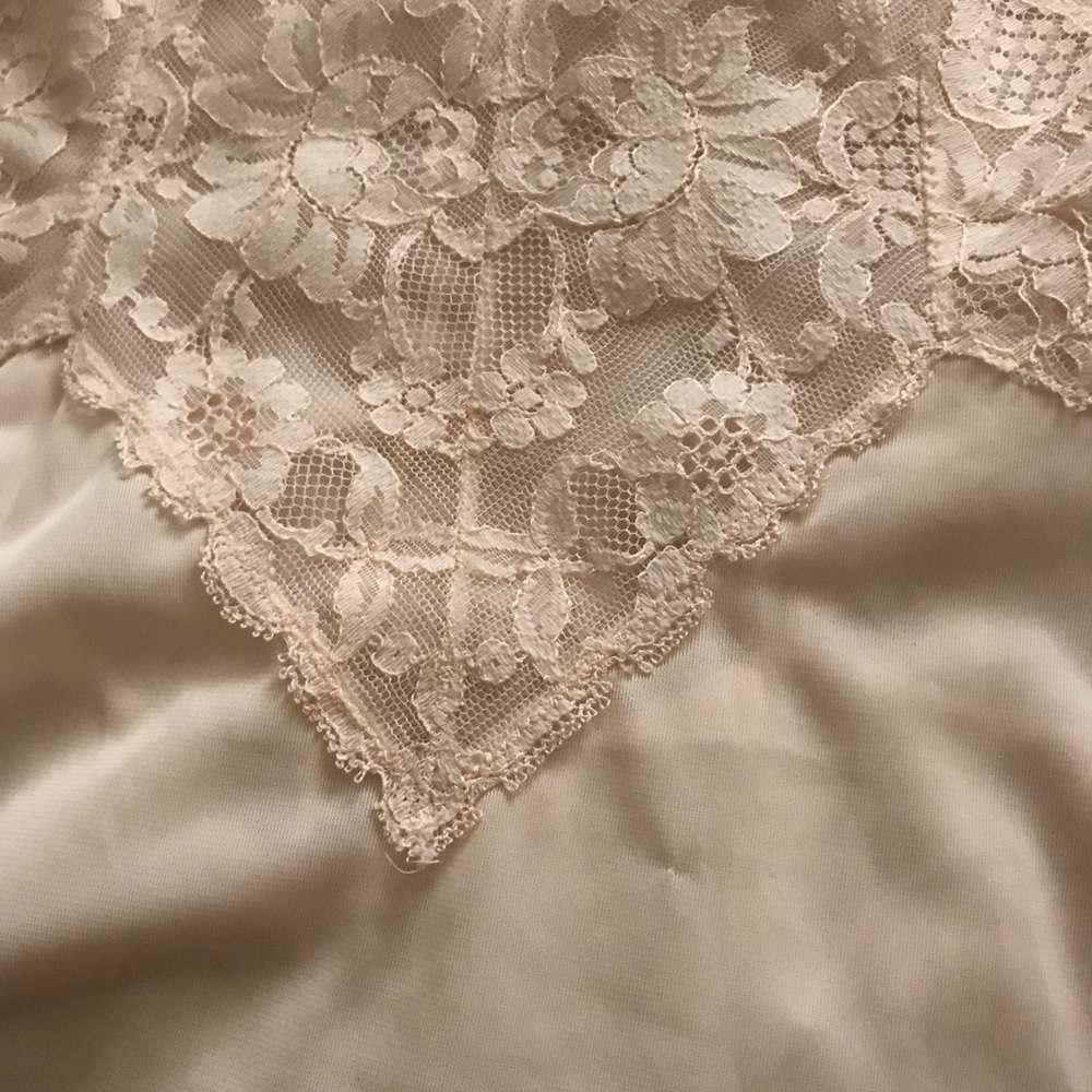 Vintage Vanity Fair Soft Pink Lace Chemise - Picture 11 of 12